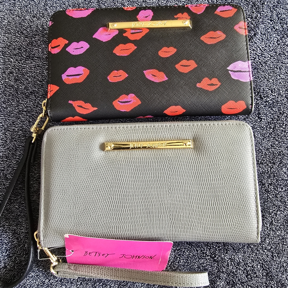 Betsey Johnson Black and Gray Lip Print Clutch Set